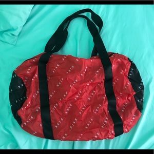 🚨VS Pink duffel bag🚨